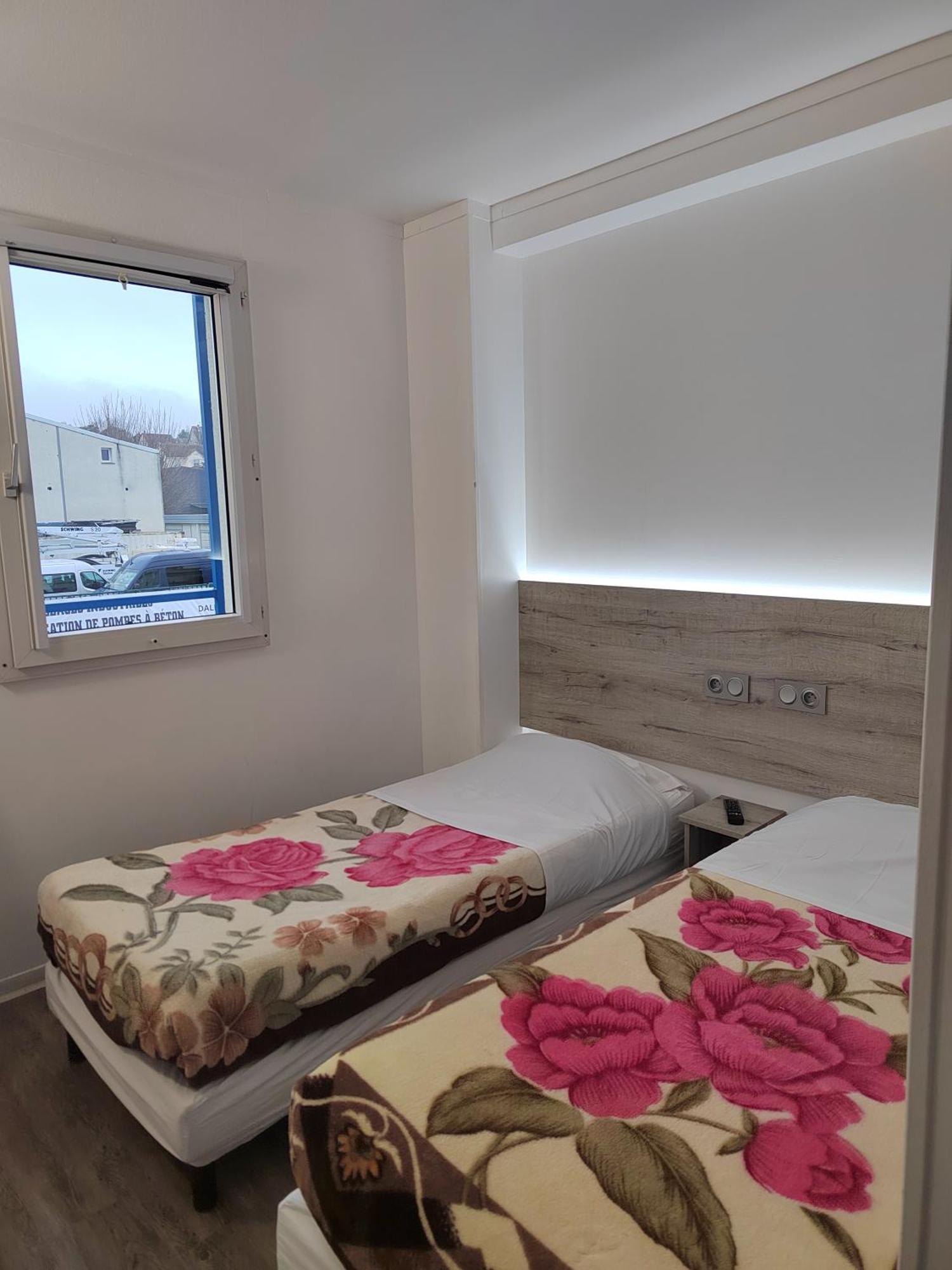 Alpha Hotel Bouafle 외부 사진